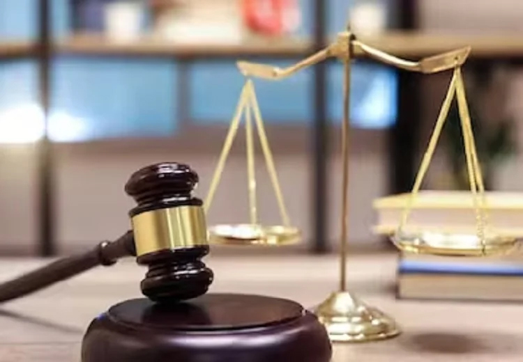 ਭ੍ਰਿਸ਼ਟਾਚਾਰ ਦੇ ਮਾਮਲੇ ‘ਚ ਦੋ ਕਰਮਚਾਰੀਆਂ ਨੂੰ ਚਾਰ ਸਾਲ ਦੀ ਕੈਦ ਤੇ 20,000 ਰੁਪਏ ਦੇ ਜੁਰਮਾਨੇ ਦੀ ਸਜ਼ਾ