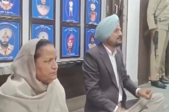 ਸਿੱਧੂ ਮੂਸੇਵਾਲਾ ਦੇ ਮਾਪਿਆਂ ਦੇ ਬਿਆਨਾਂ ‘ਤੇ 3 ਵਿਅਕਤੀਆਂ ਖ਼ਿਲਾਫ ਮਾਮਲਾ ਦਰਜ