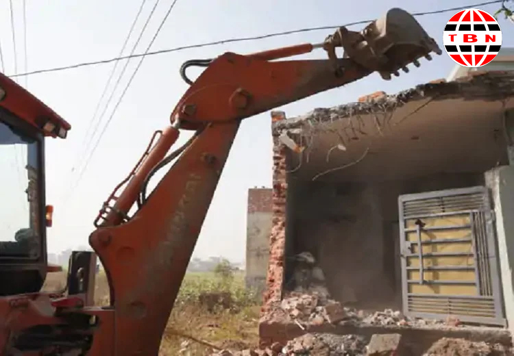 ਦੋ ਮਹਿਲਾ ਨਸ਼ਾ ਤਸਕਰਾਂ ਦੀਆਂ ਗੈਰ-ਕਾਨੂੰਨੀ ਇਮਾਰਤਾਂ ਢਹਿ-ਢੇਰੀ, ਚੱਲਿਆ ਪੀਲਾ ਪੰਜਾ