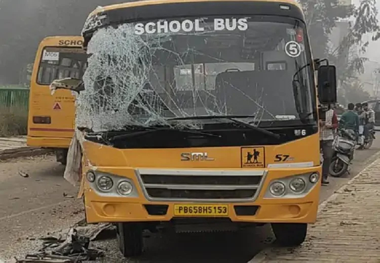 ਧੁੰਦ ਕਾਰਨ ਕੁਰਾਲੀ ਨੇੜੇ ਦੋ ਸਕੂਲ ਬੱਸਾਂ ਦੀ ਟੱਕਰ, ਪੰਜ ਜਣੇ ਜ਼ਖਮੀ