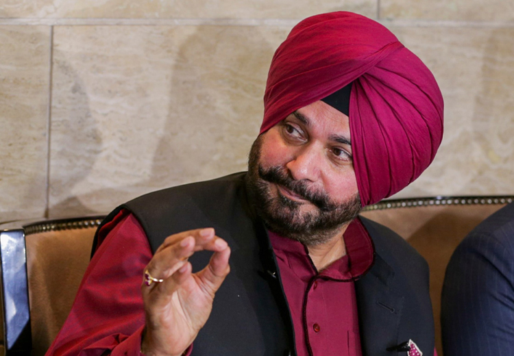 ਨਵਜੋਤ ਸਿੰਘ ਸਿੱਧੂ ਦੀ ਕਵਿਤਾ ਨੇ ਛੇੜੀ ਨਵੀ ਜੰਗ, ਵਿਰੋਧੀਆਂ ‘ਤੇ ਸਿੱਧਾ ਹਮਲਾ