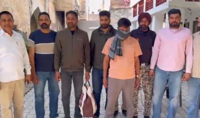 ਫਾਜ਼ਿਲਕਾ ’ਚ ਪਾਕਿਸਤਾਨ ਤੋਂ ਆਏ ਹਥਿਆਰ ਅਤੇ ਹੈਰੋਇਨ ਸਮੇਤ ਇੱਕ ਗ੍ਰਿਫ਼ਤਾਰ