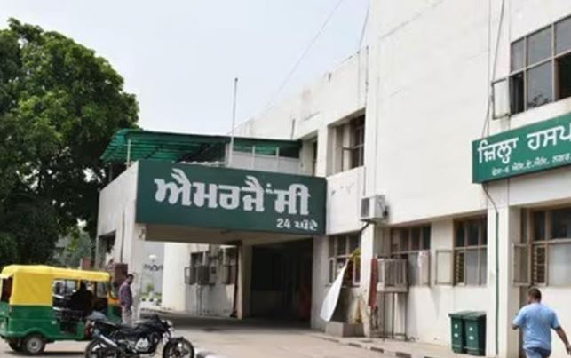 ਮੋਹਾਲੀ ਦੇ ਸਿਵਲ ਹਸਪਤਾਲ 'ਚ ਡਾਕਟਰ ਦੱਸ ਕੇ ਬਜ਼ੁਰਗ ਤੋਂ ਠੱਗੇ ਸਾਢੇ ਸੱਤ ਹਜ਼ਾਰ ਰੁਪਏ