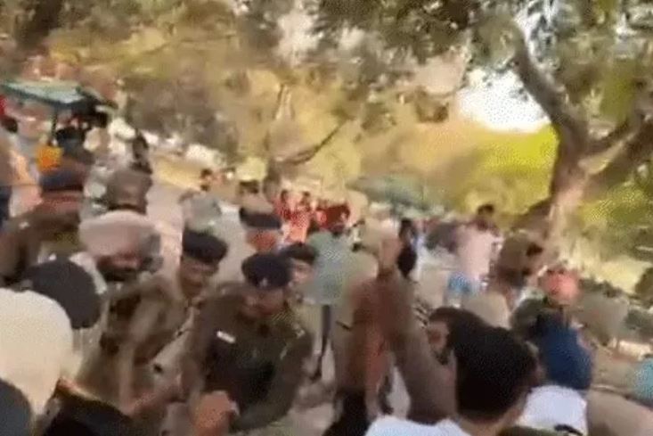 ਆਰਐਸਐਸ ਦੇ ਅਧਿਕਾਰੀ ਨੂੰ ਮੁੱਖ ਮਹਿਮਾਨ ਵਜੋਂ ਨਿਯੁਕਤ ਕੀਤੇ ਜਾਣ ਨੂੰ ਲੈ ਕੇ ਹੰਗਾਮਾ, ਯੂਨੀਵਰਸਿਟੀ ਕੈਂਪਸ’ਚ ਮਾਹੌਲ ਤਣਾਅਪੂਰਨ