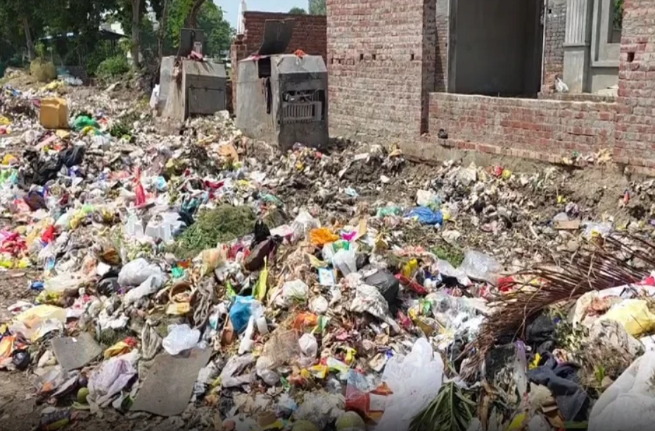 ਟੈਗੋਰ ਥੀਏਟਰ ਨੇੜੇ ਲੱਗੇ ਕੂੜੇ ਦੇ ਢੇਰ, ਲੋਕ ਪ੍ਰੇਸ਼ਾਨ