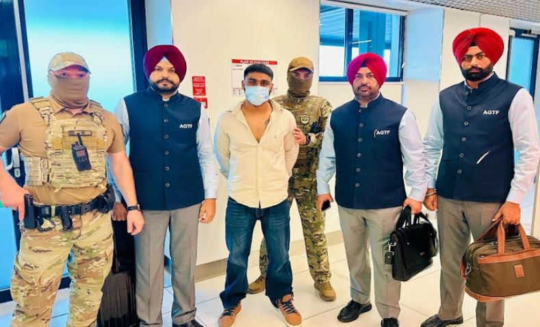 ਪੰਜਾਬ ਪੁਲਿਸ ਨੇ ਕੇਂਦਰੀ ਏਜੰਸੀਆਂ ਦੇ ਸਹਿਯੋਗ ਨਾਲ ਭਗੌੜੇ ਅਪਰਾਧੀ ਅੰਮ੍ਰਿਤ ਦਾਲਮ ਨੂੰ ਮੋਲਦੋਵਾ ਤੋਂ ਵਾਪਸ ਲਿਆਂਦਾ