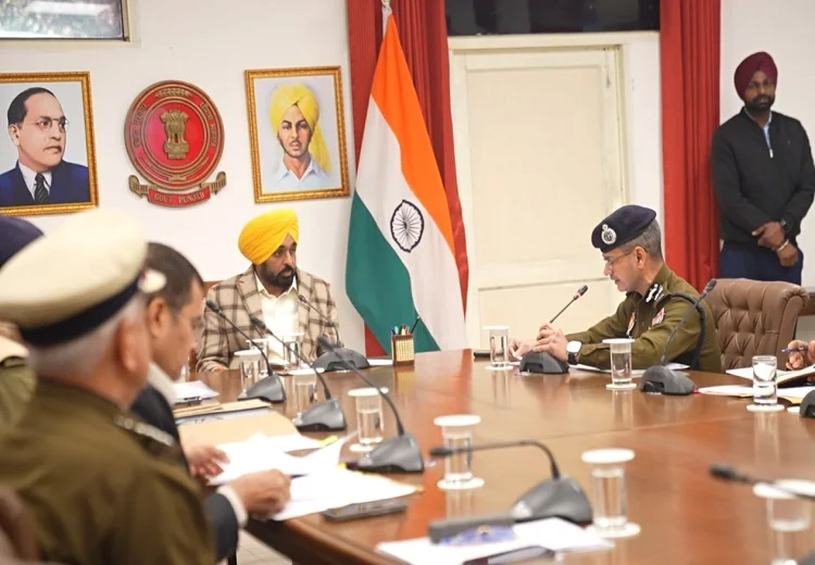 CM ਭਗਵੰਤ ਮਾਨ ਵੱਲੋਂ ਕਾਨੂੰਨ ਵਿਵਸਥਾ ‘ਤੇ ਪੰਜਾਬ ਪੁਲਿਸ ਦੇ ਅਧਿਕਾਰੀਆਂ ਨਾਲ ਉੱਚ ਪੱਧਰੀ ਬੈਠਕ