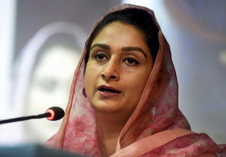 MP ਹਰਸਿਮਰਤ ਕੌਰ ਬਾਦਲ ਨੇ ਕੇਂਦਰ ਸਰਕਾਰ ਵੱਲੋਂ ਜਾਰੀ ਕੀਤੇ ਵੀਰ ਬਾਲ ਦਿਵਸ ਦੇ ਪੋਸਟਰ ਦਾ ਸਖ਼ਤ ਵਿਰੋਧ ਕੀਤਾ